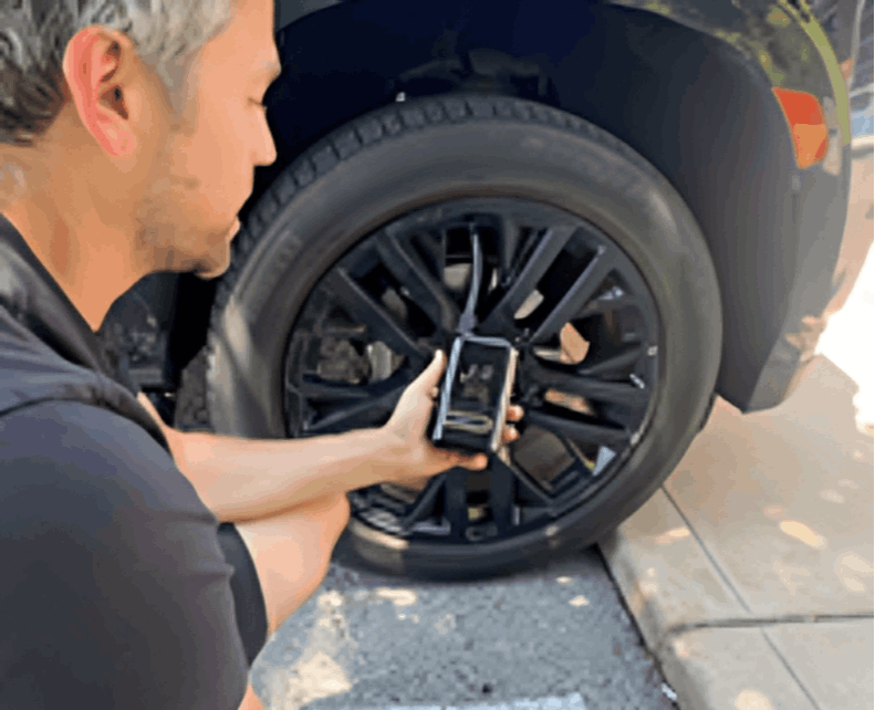 Rescue Air Pump digital pressure display set, one-click auto inflation in progress